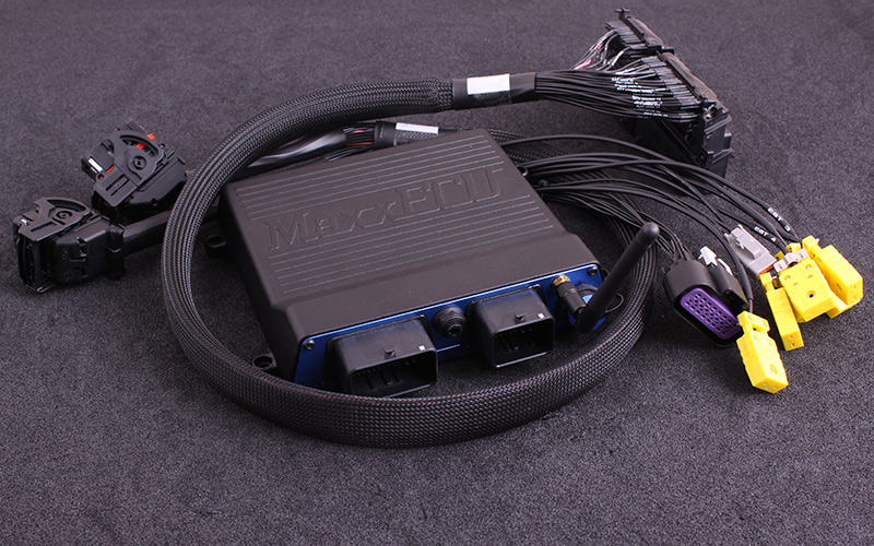MaxxECU RACE H2O Plugin-ECU kit for the Ford Focus RS MK2 vehicle with Volvo T5 engine.