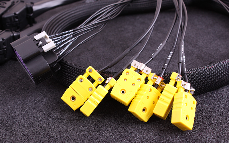 The MaxxECU Ford Focus RS MK2 Plugin-ECU adapter harness includes access to 6pcs EGT channels which can be used to exhaust gas temp measurements, or other TYPE-K sensors.