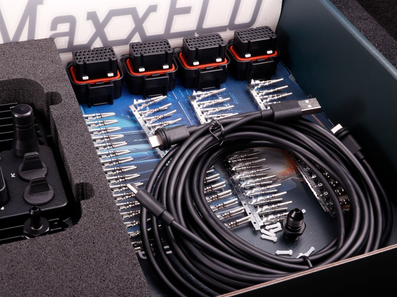 MaxxECU GEN2 RACE, with connector kit.